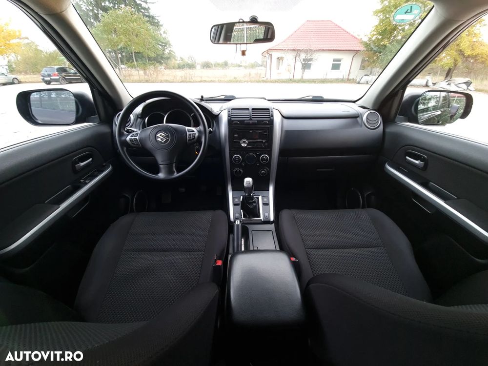 Suzuki Grand Vitara 2.4 Comfort+ - 27