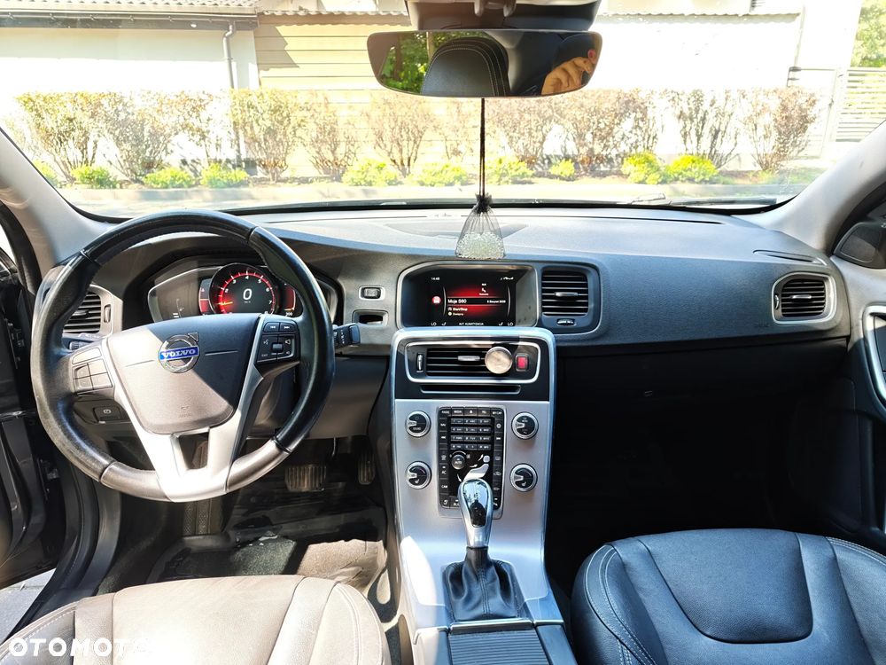 Volvo S60 T5 Drive-E Dynamic Edition (Momentum) - 11