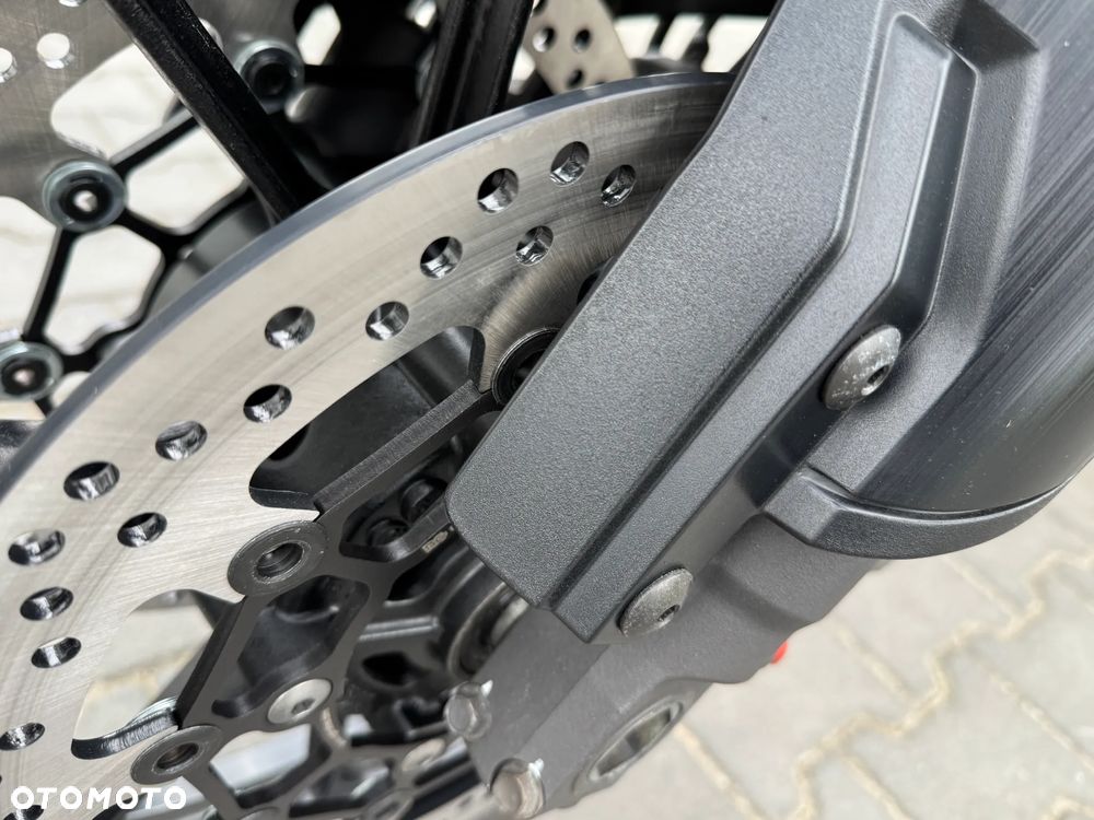 Suzuki V-STROM - 9