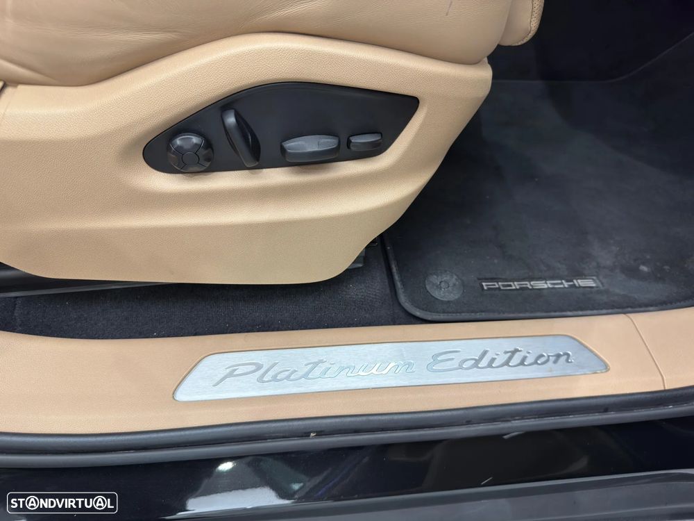 Porsche Cayenne Coupé E-Hybrid Platinum Edition - 32