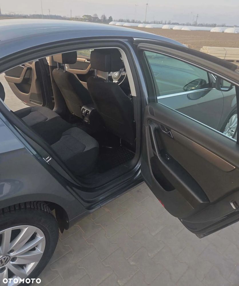 Volkswagen Passat 2.0 TDI Comfortline - 10
