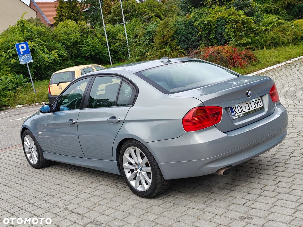 BMW Seria 5 520i - 28