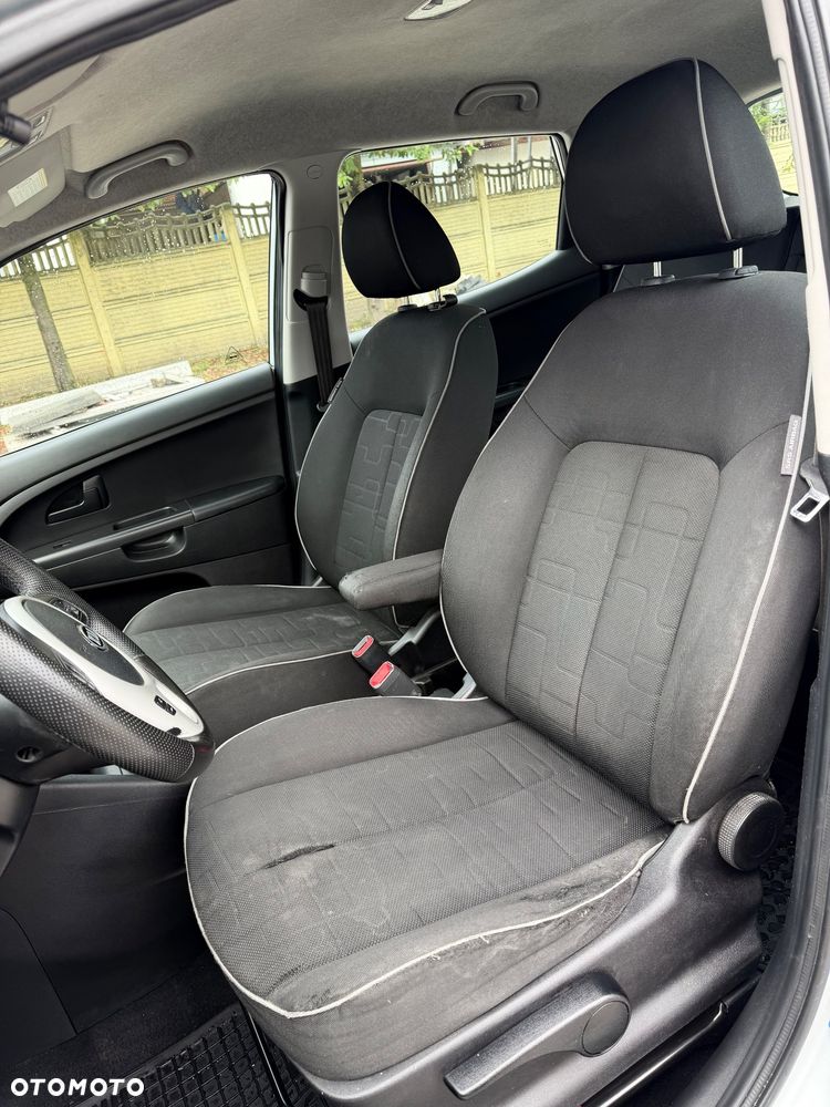 Kia Venga 1.4 L - 11