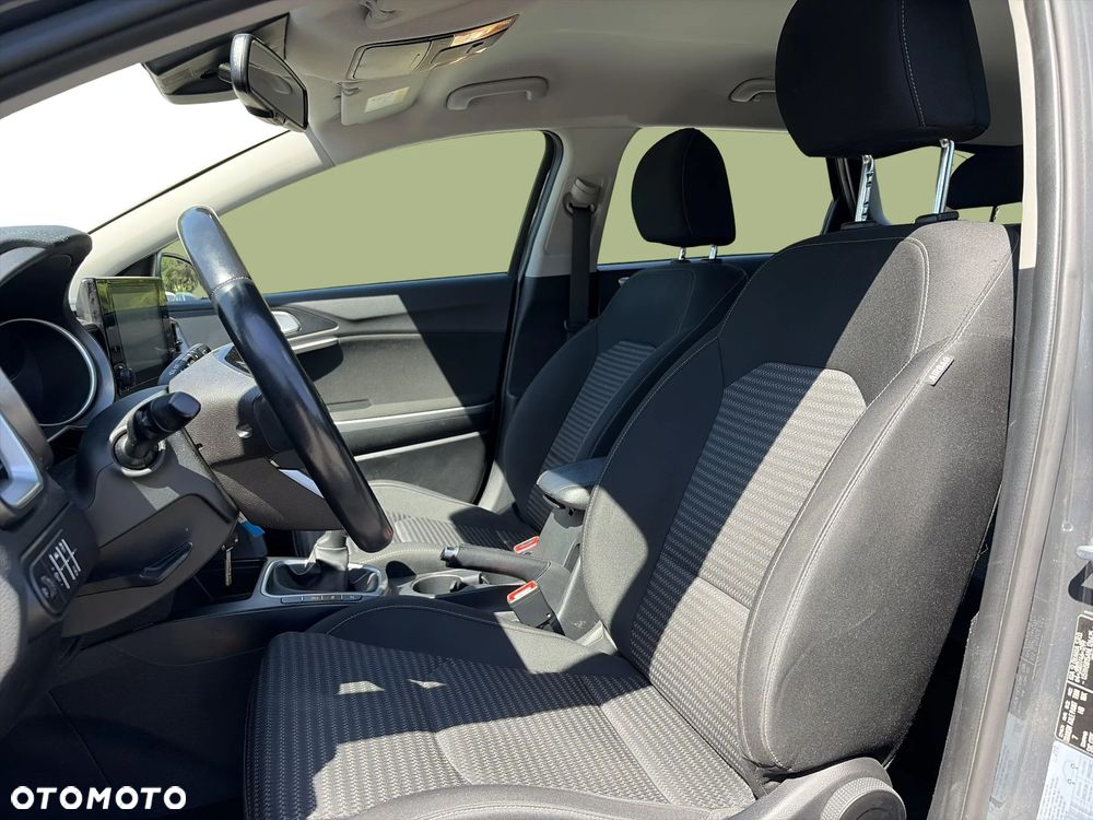 Kia Ceed 1.5 T-GDI M - 10