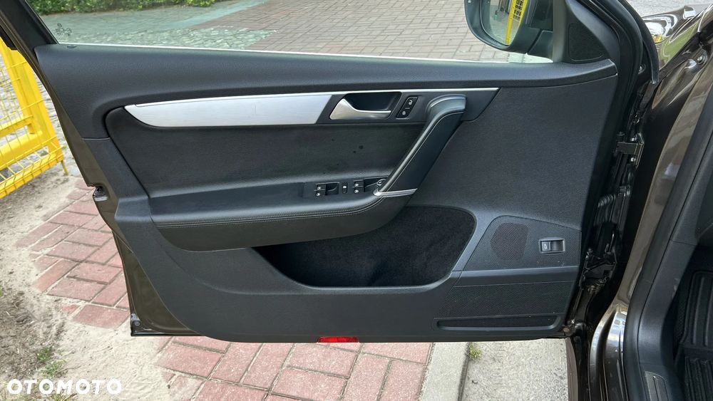 Volkswagen Passat 2.0 TDI Highline - 27
