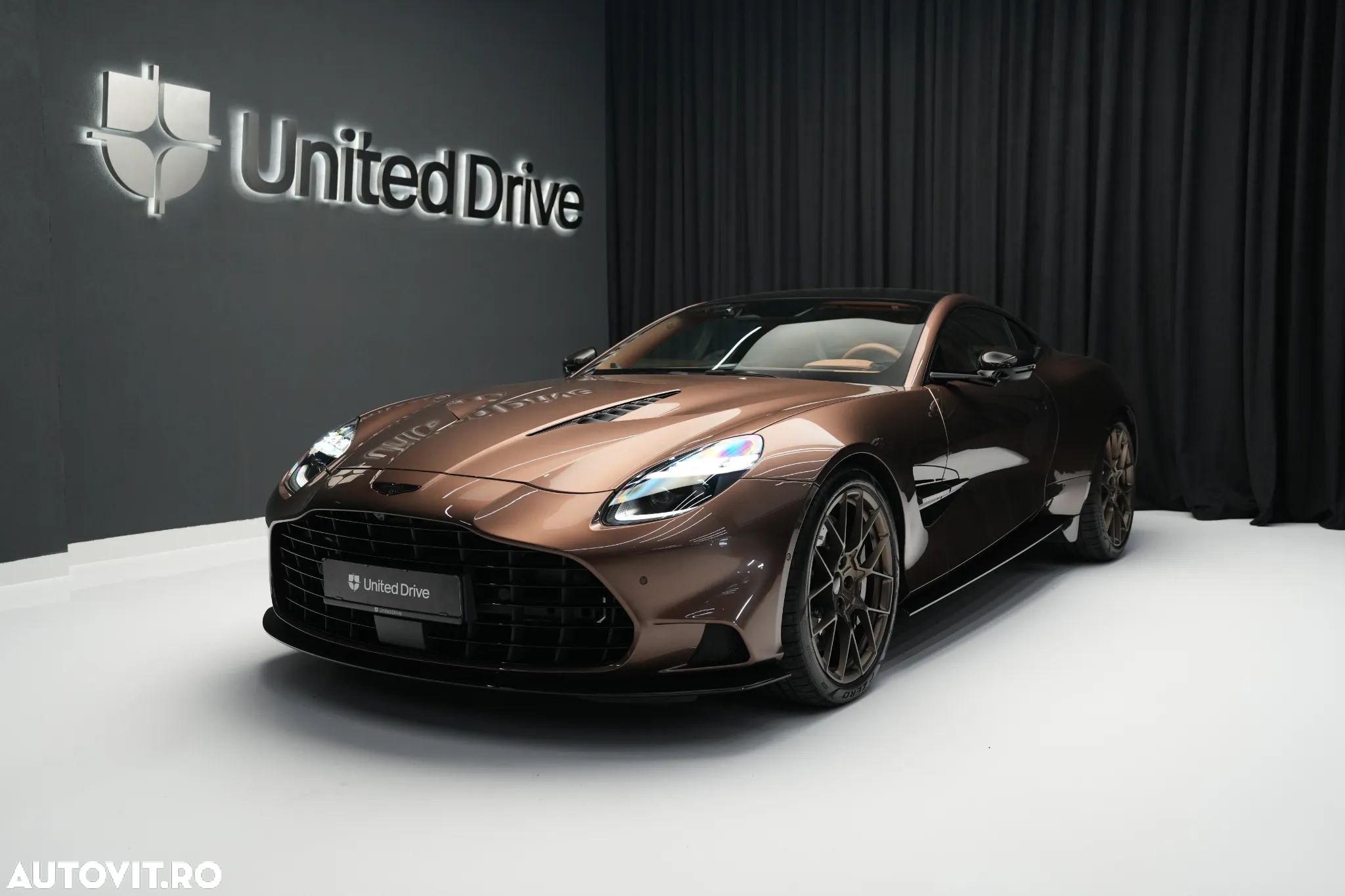 Aston Martin Vanquish - 1