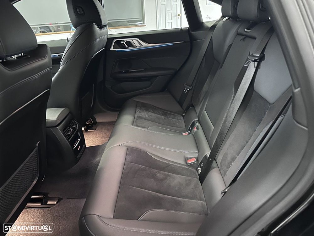 BMW i4 eDrive35 Edição Desportiva M - 21