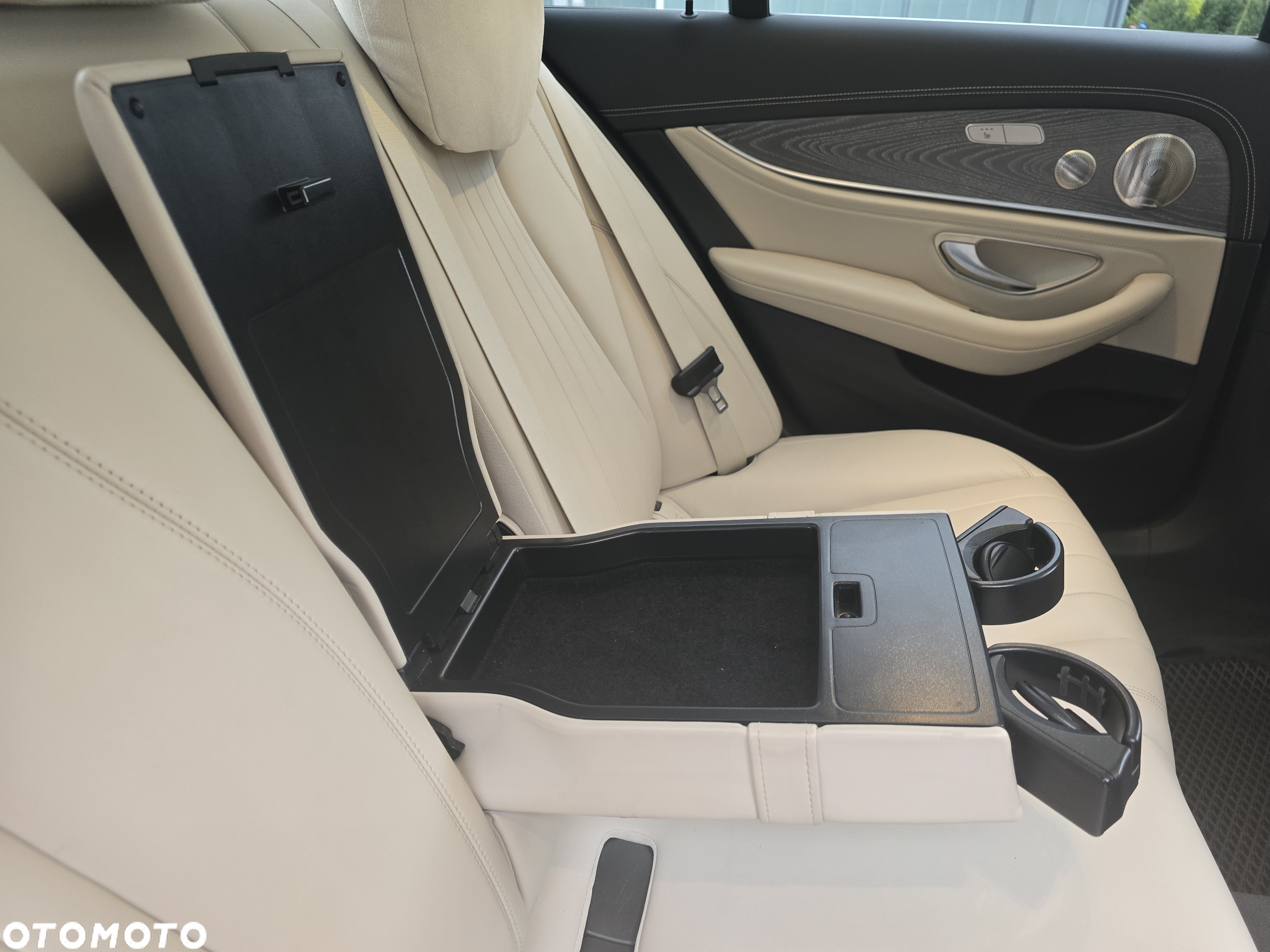 Mercedes-Benz Klasa E 220 d 4-Matic Exclusive - 8