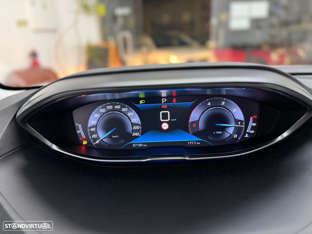 Peugeot 5008 1.5 BlueHDi Allure EAT8 - 17