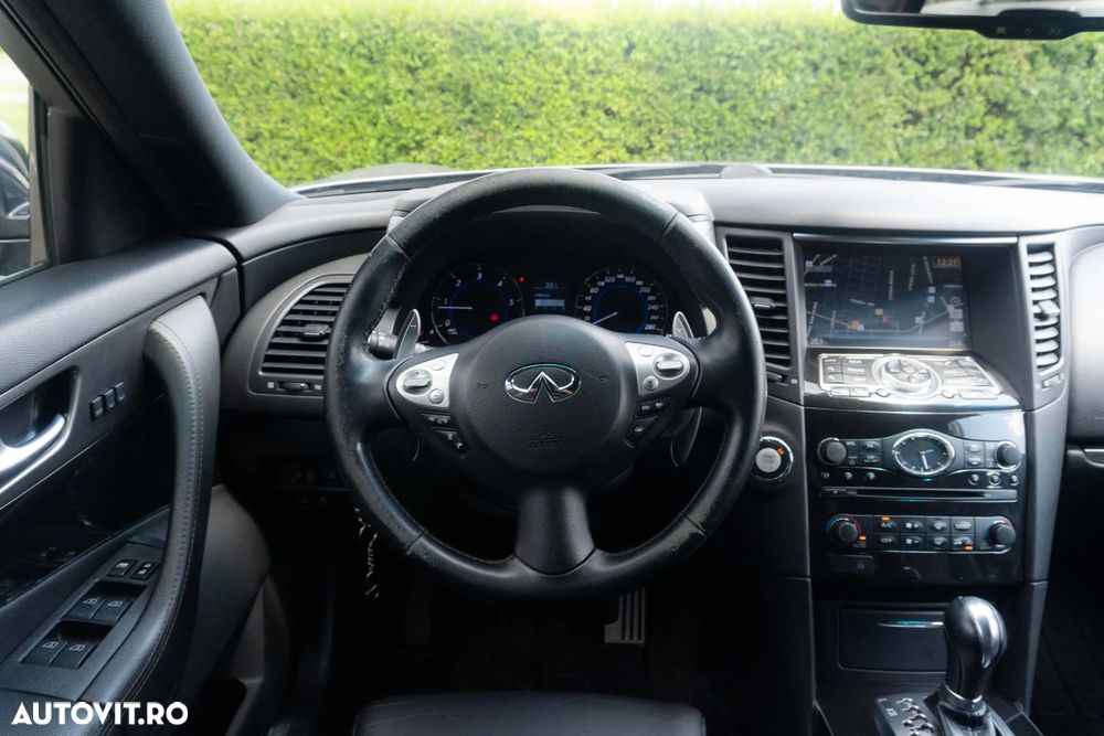 Infiniti Q70 - 14