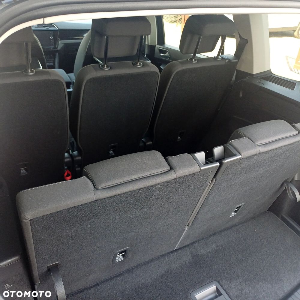 Volkswagen Touran - 12