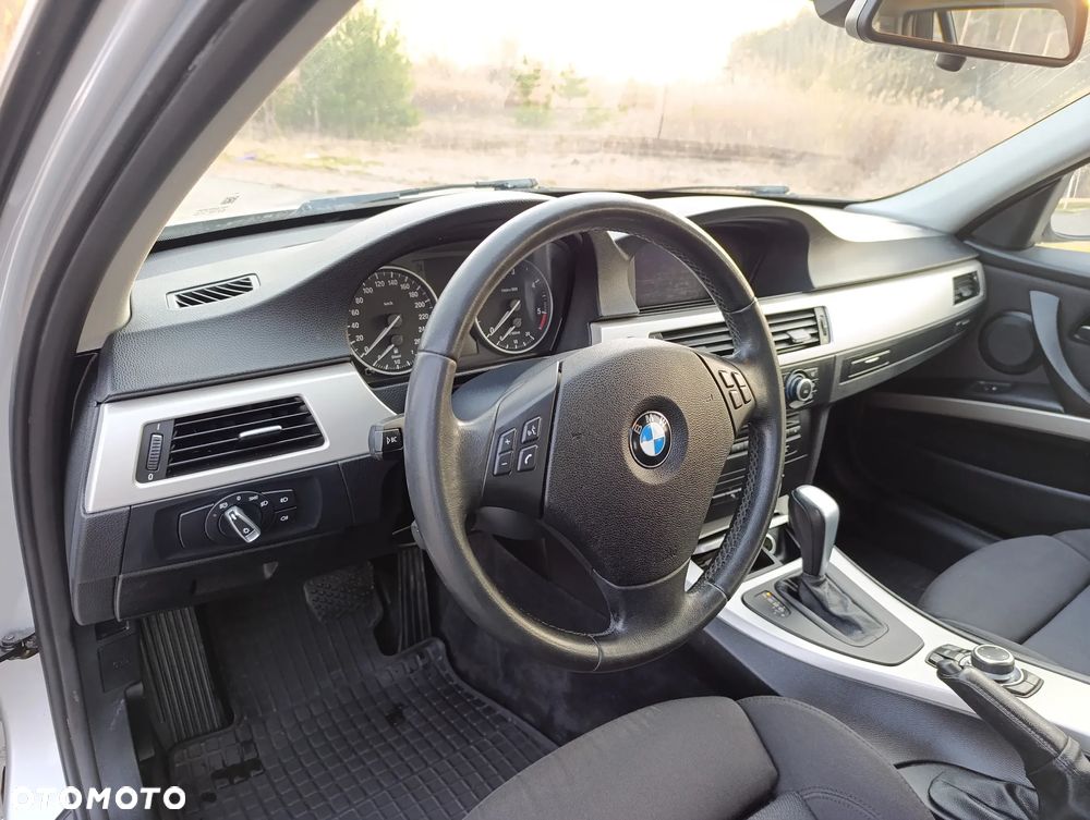BMW Seria 3 318d DPF Edition Exclusive - 26