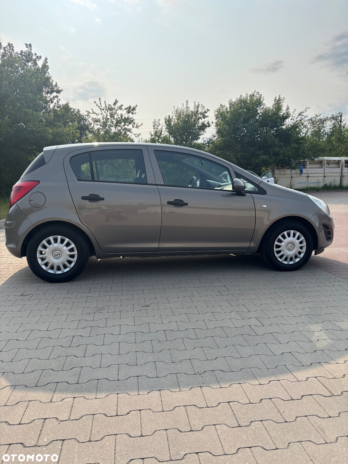 Opel Corsa 1.2 16V Edition / Active - 12