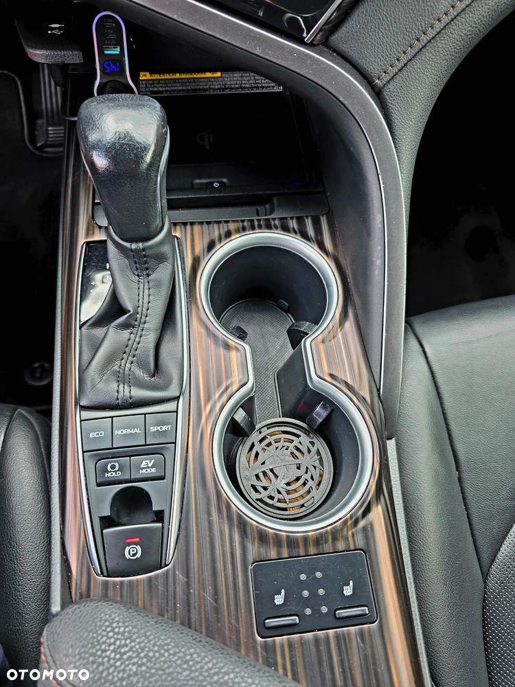 Toyota Camry 2.5 Hybrid Executive CVT - 24