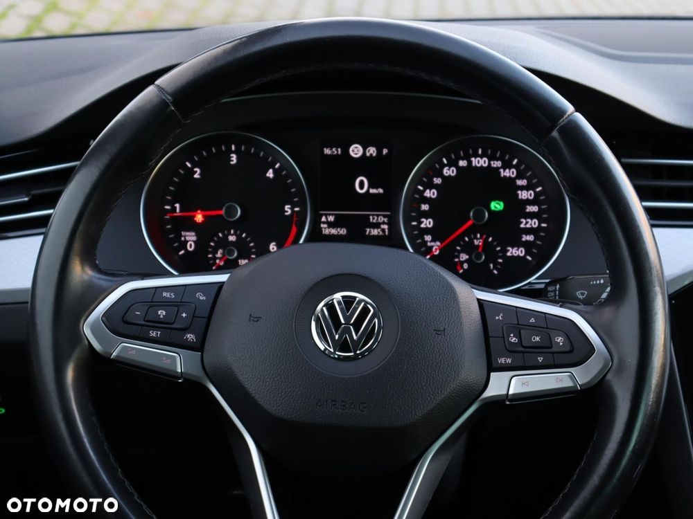 Volkswagen Passat - 10