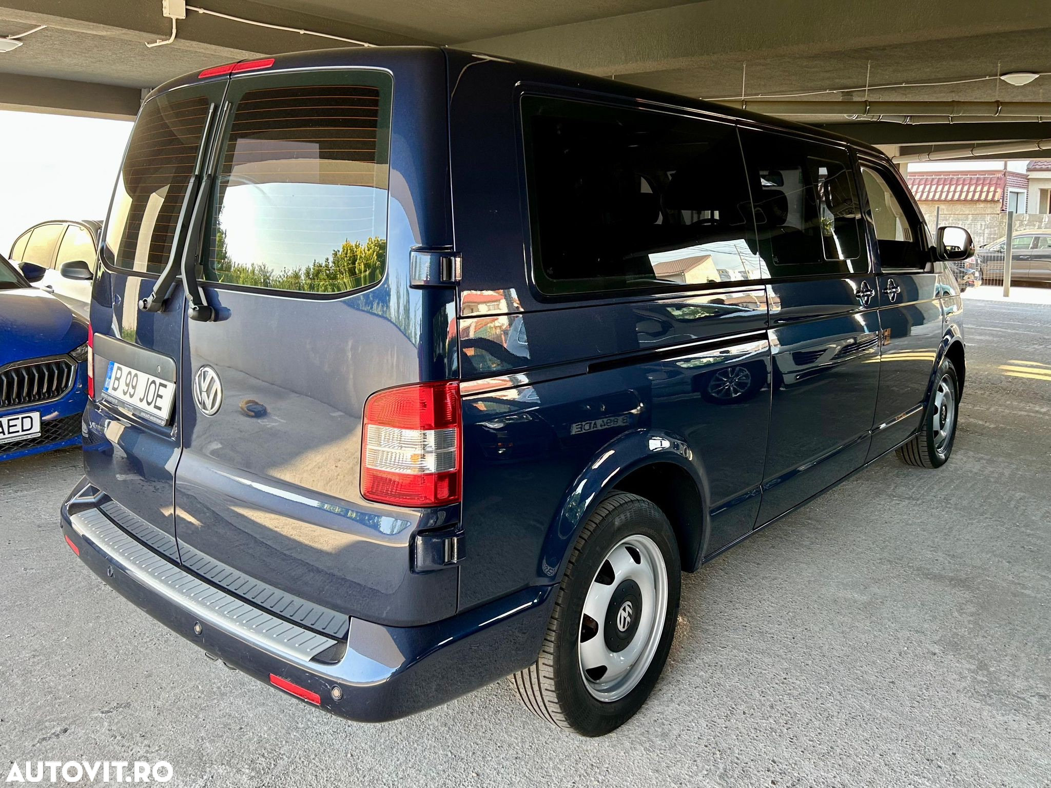 Volkswagen Caravelle - 5