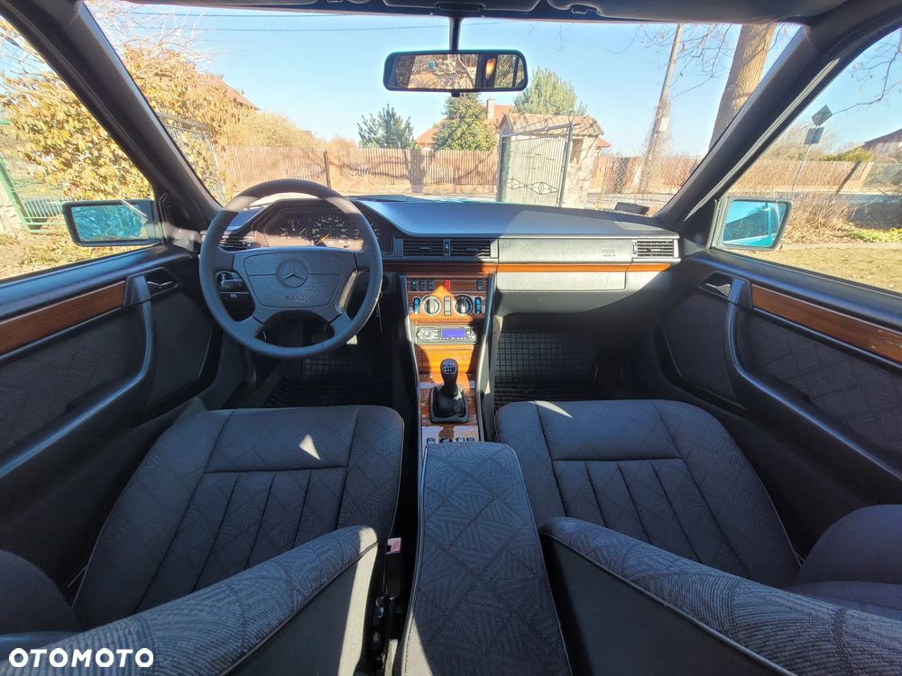 Mercedes-Benz Klasa E - 38