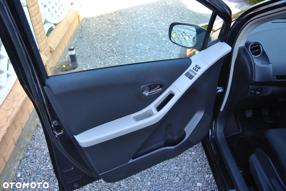 Toyota Yaris 1.33 VVT-i Executive - 32