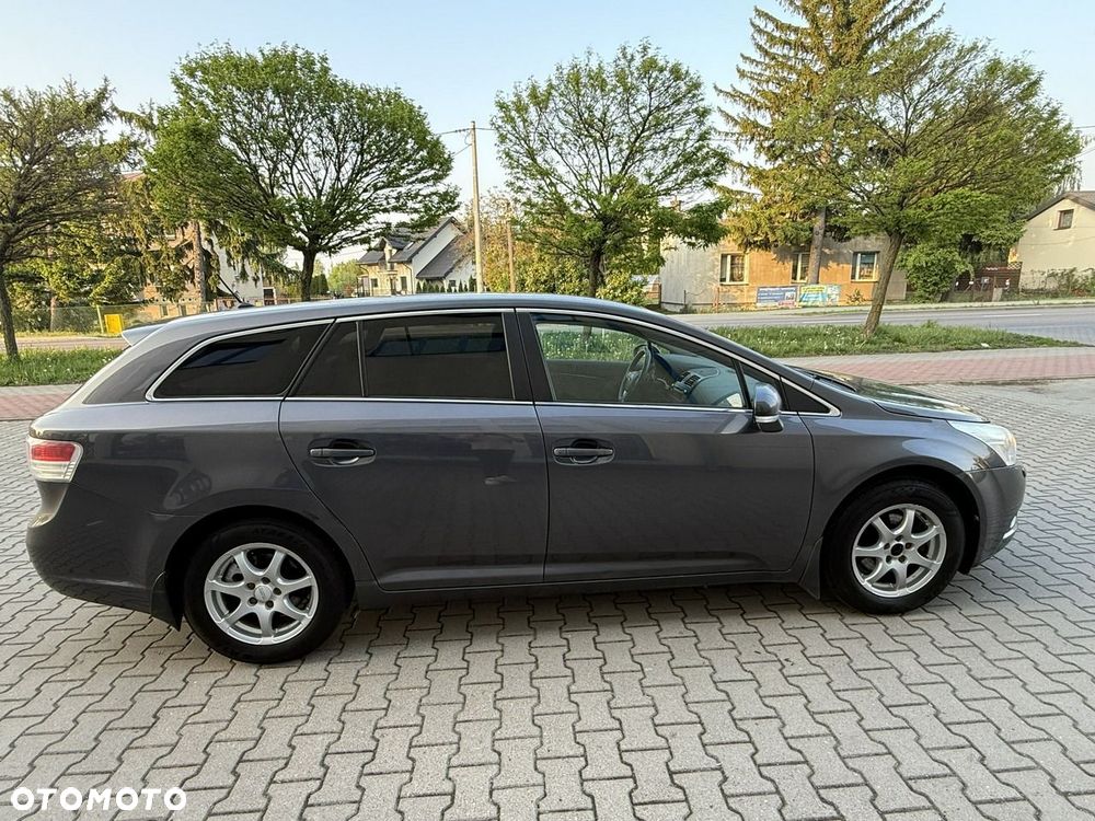 Toyota Avensis - 11