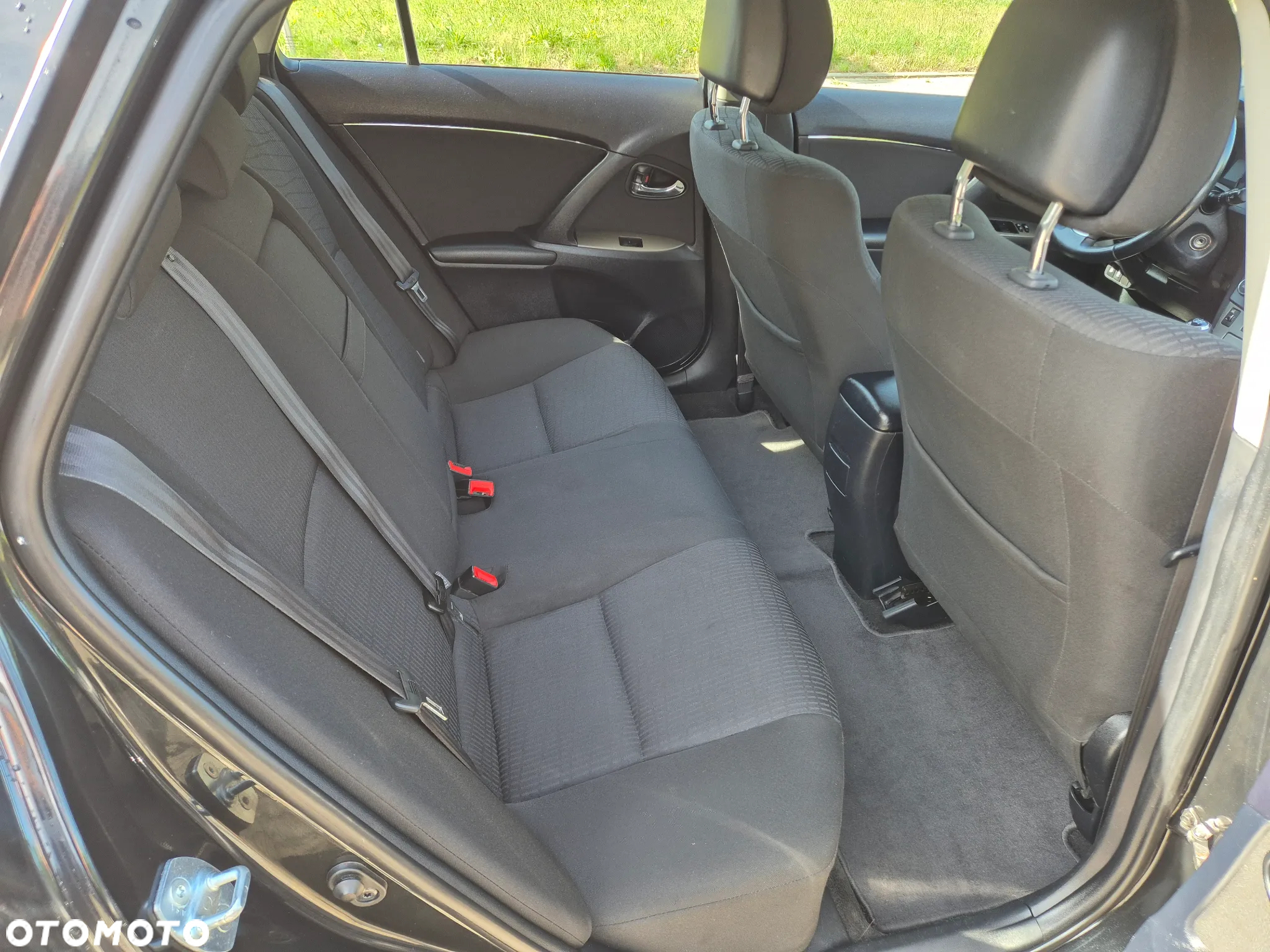Toyota Avensis 1.8 Premium - 12