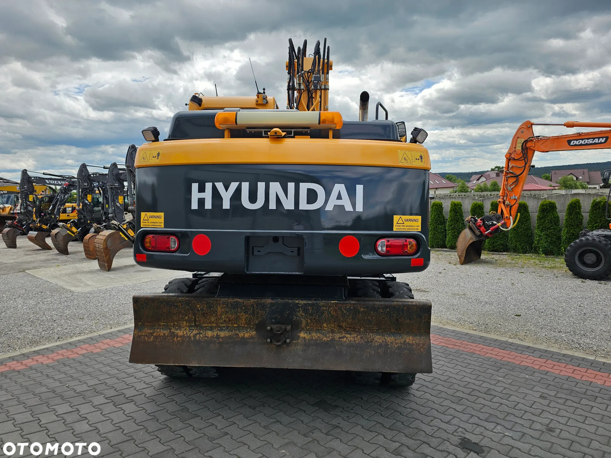 Hyundai 140 W 9 A - 4