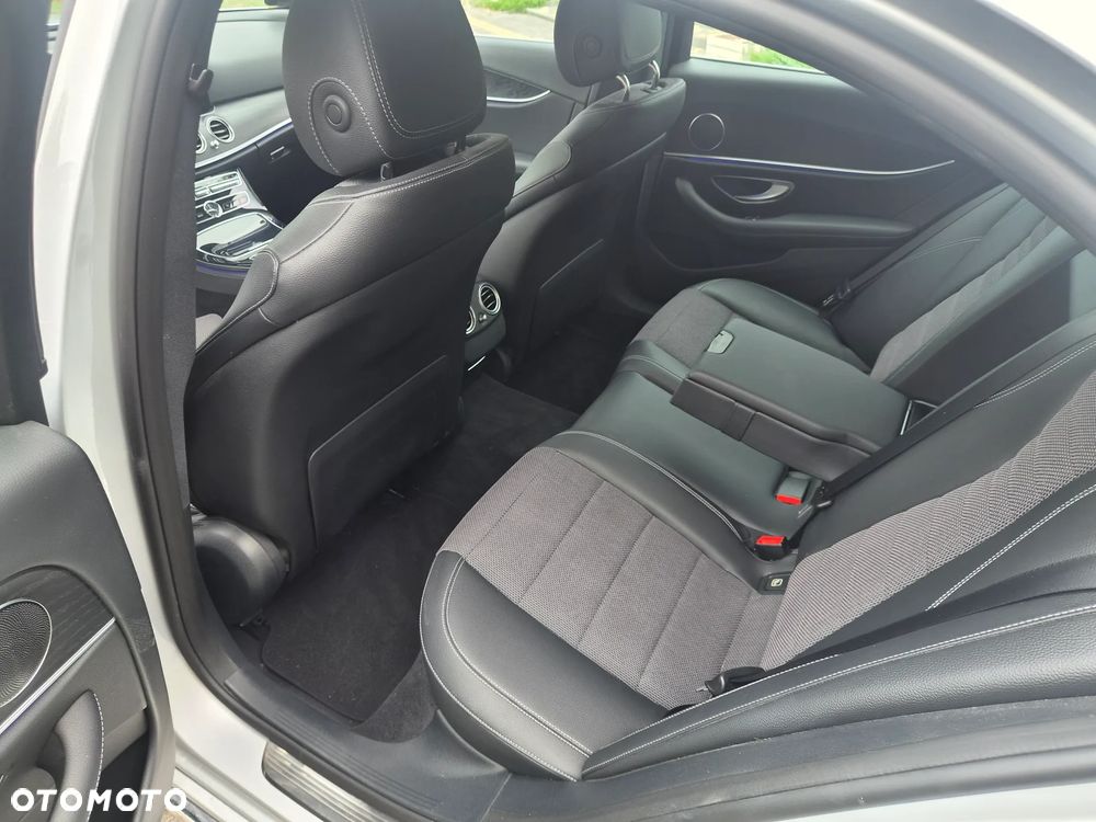 Mercedes-Benz Klasa E 200 4Matic 9G-TRONIC Avantgarde - 13