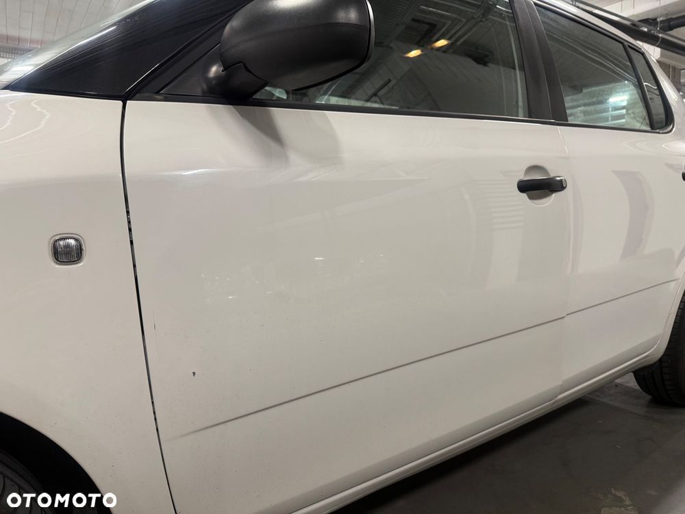 Skoda Fabia 2014 photo 3