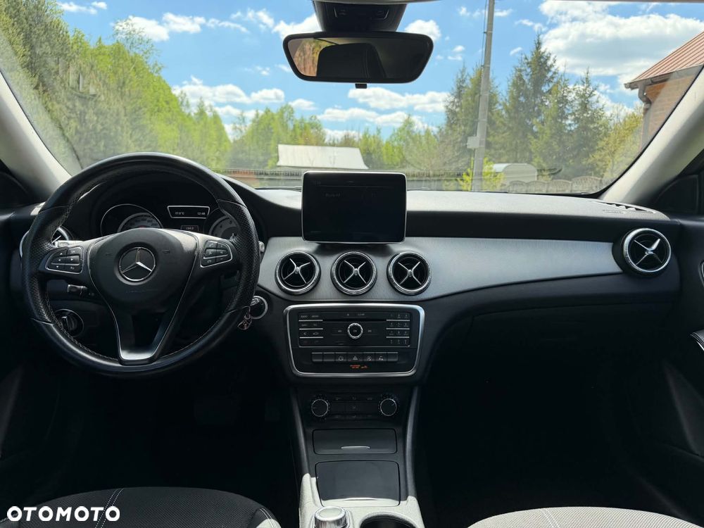 Mercedes-Benz CLA 200 7G-DCT - 11