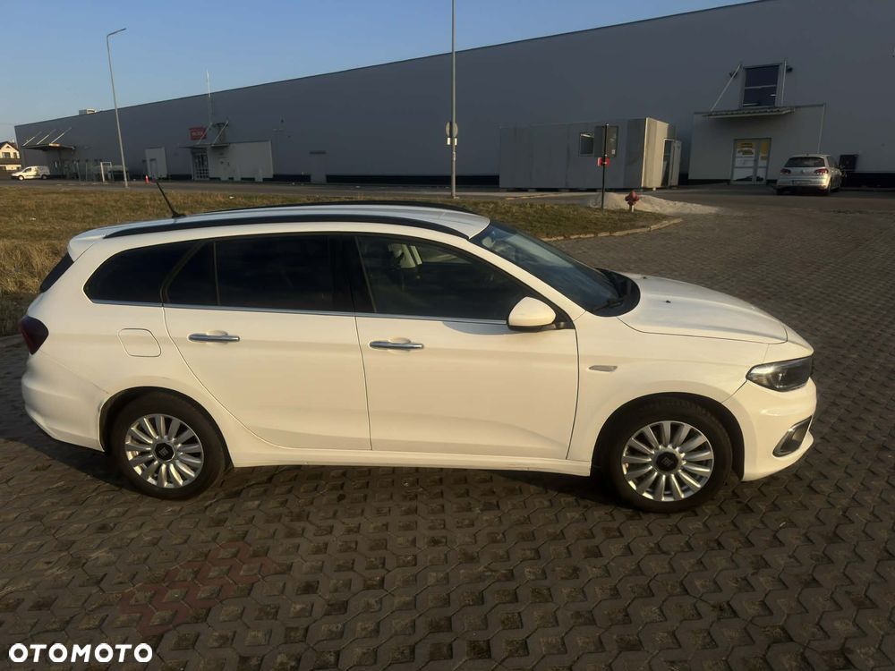Fiat Tipo 1.6 MultiJet DCT Lounge - 4