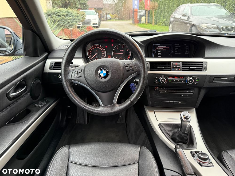 BMW Seria 3 320d Efficient Dynamics Edition - 32