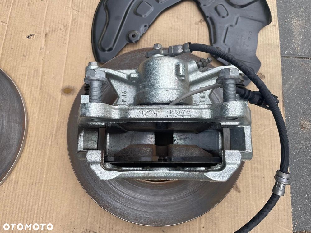 AUDI Q2 HAMULCE TARCZE ZACISKI KLOCKI JAK NOWE - 5