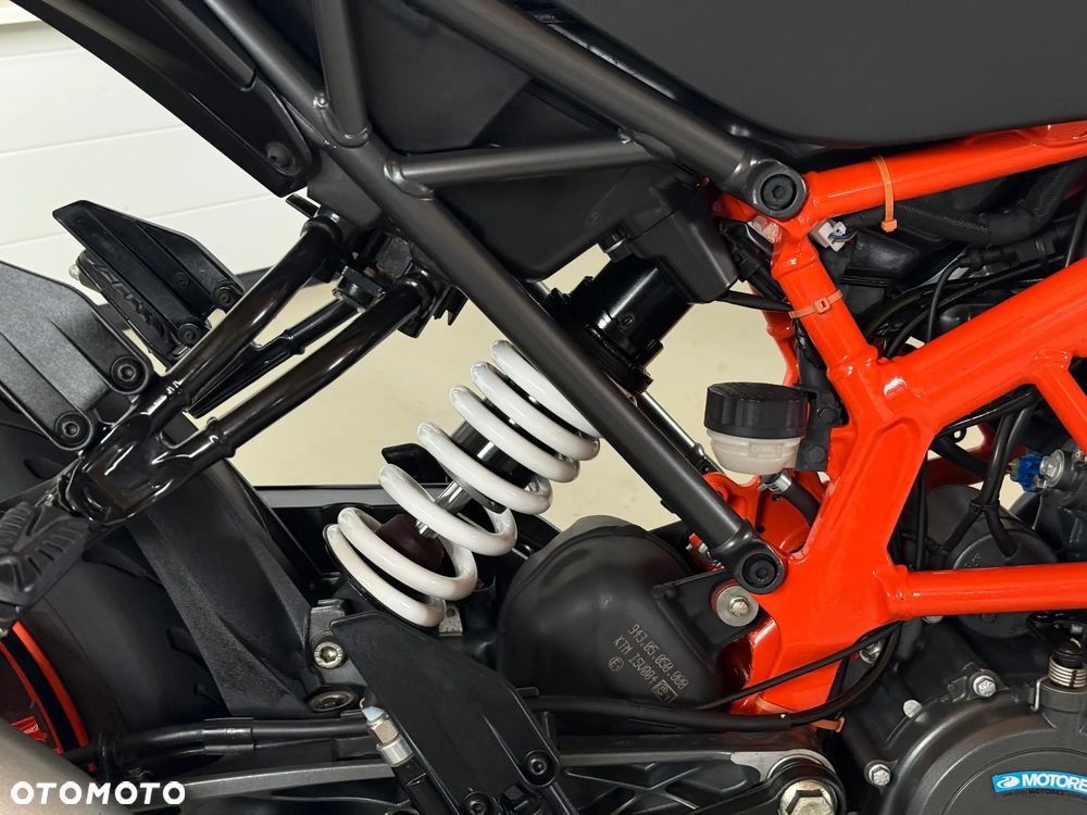 KTM Duke 125 - 21