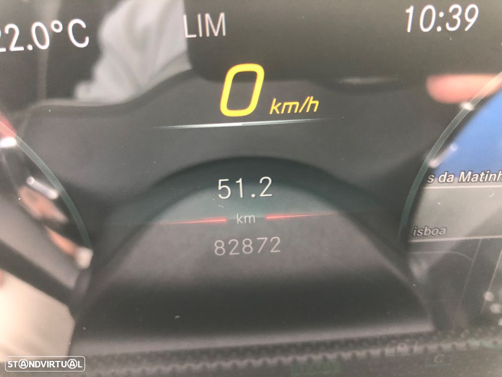 Mercedes-Benz A 250 Limousine e AMG Line - 35