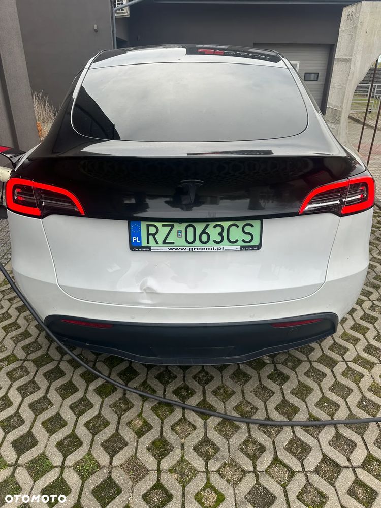 Tesla Y Long Range AWD - 4