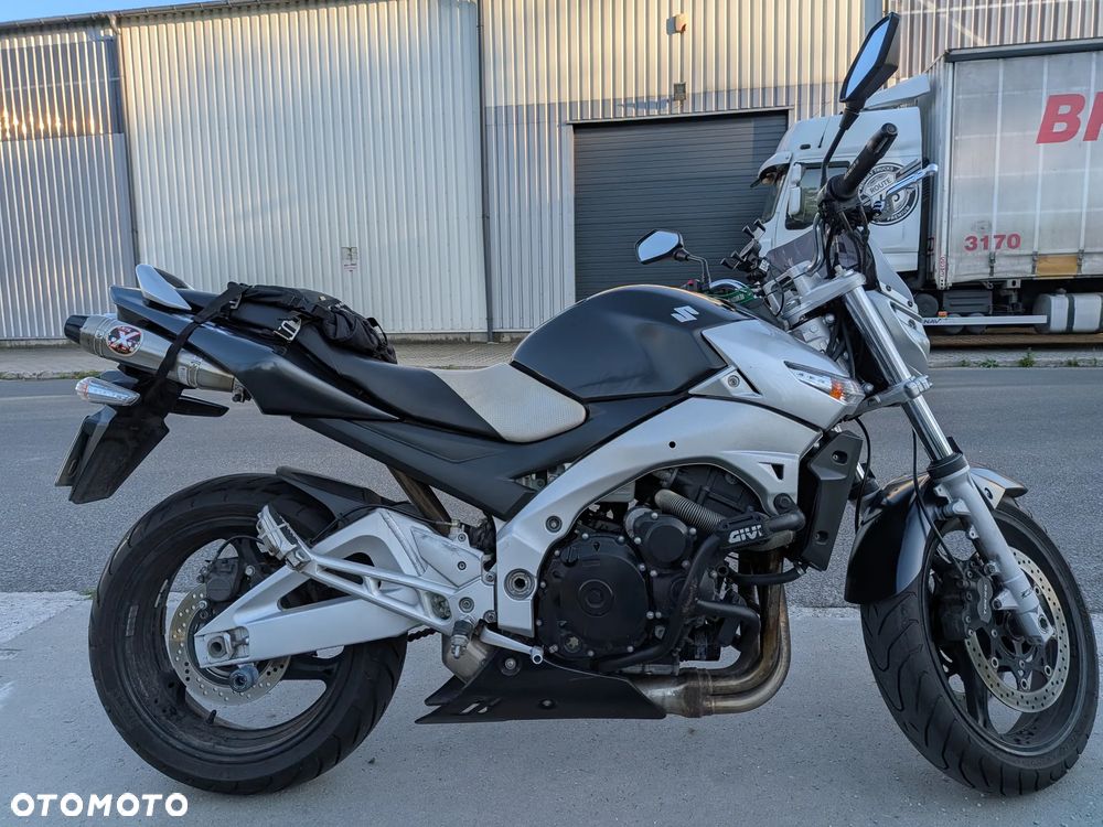 Suzuki GSR - 5