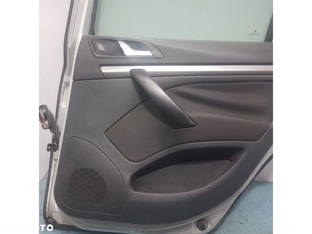 DRZWI TYŁ PRAWE   SKODA OCTAVIA II - 2