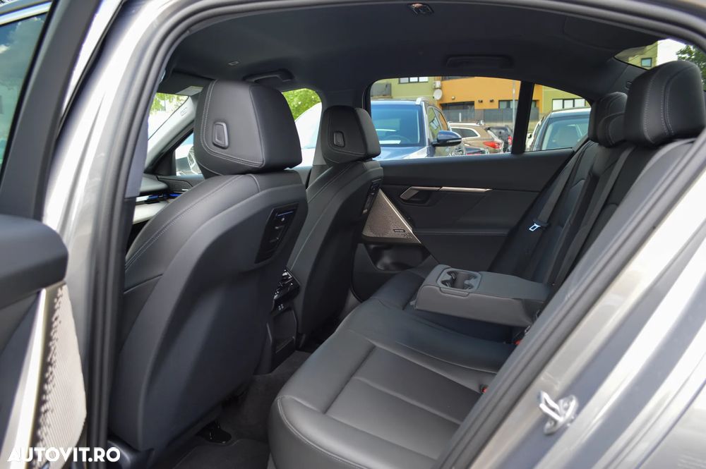BMW Seria 5 520i AT MHEV - 30
