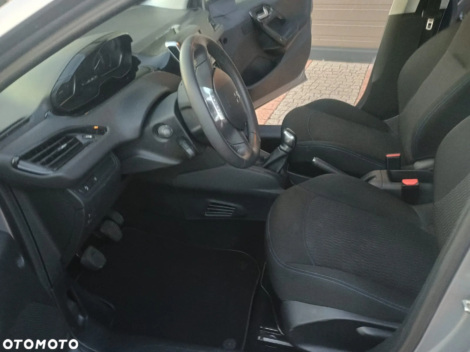 Peugeot 208 - 20