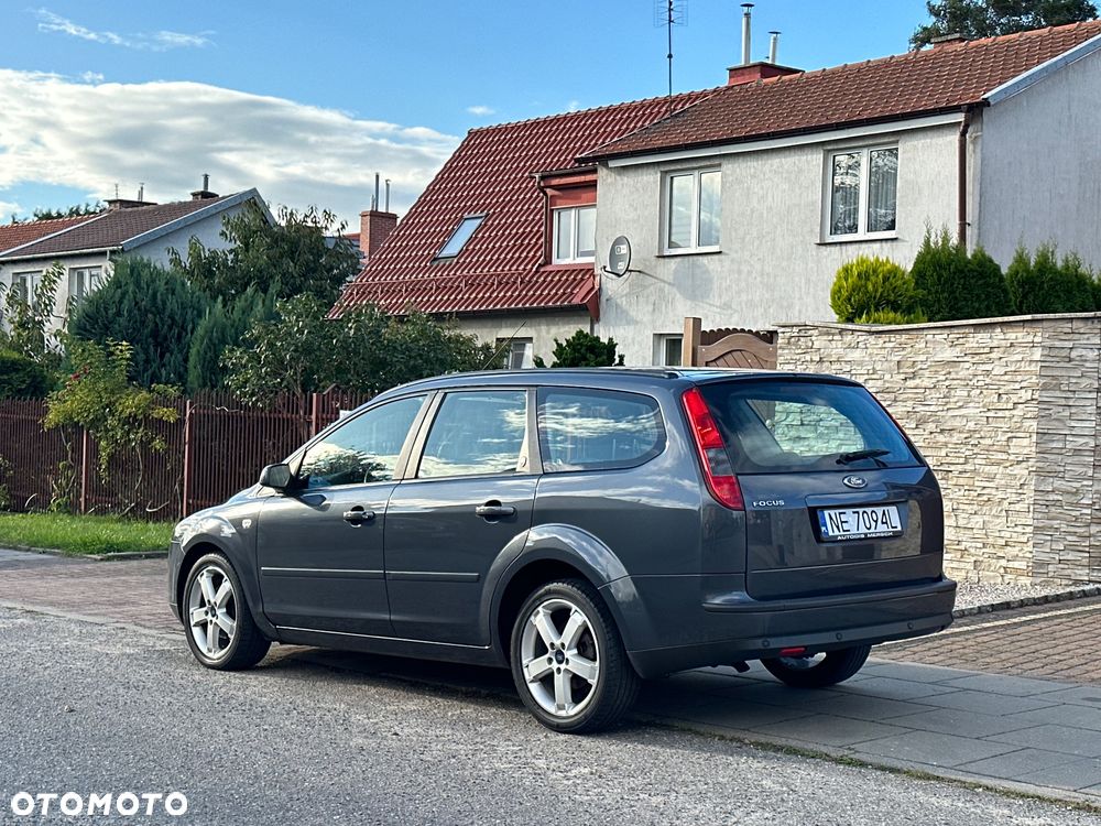 Ford Focus 1.6 Ghia - 11