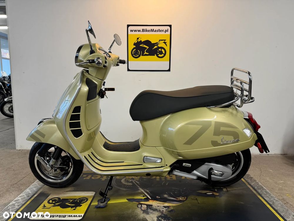 Piaggio Vespa - 2