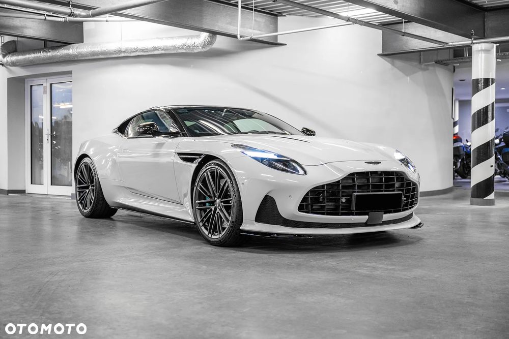 Aston Martin DB12 - 3