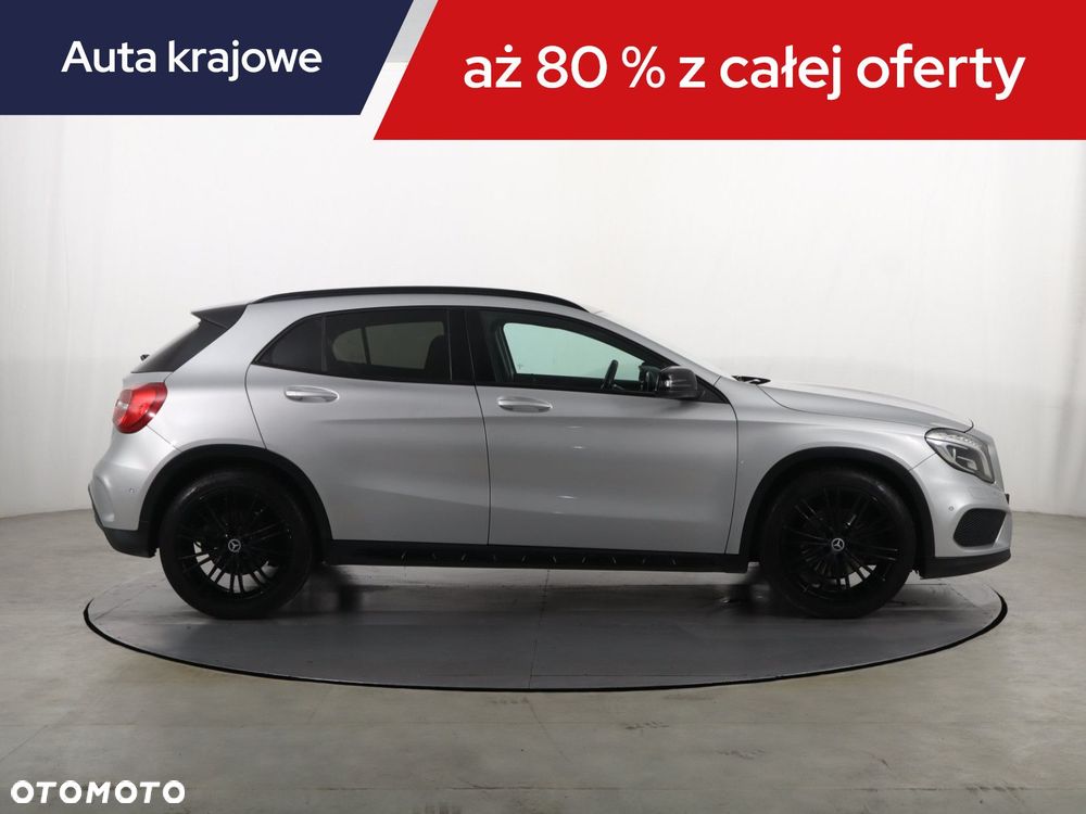 Mercedes-Benz GLA - 8