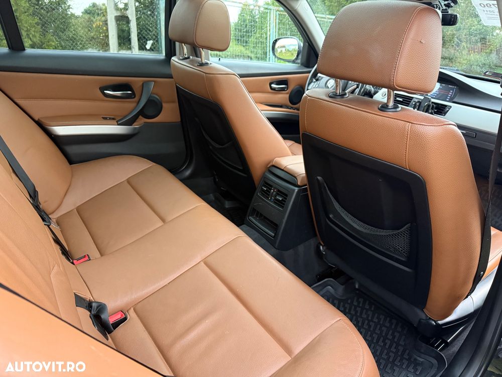 BMW Seria 3 320d xDrive DPF Touring Aut. - 17
