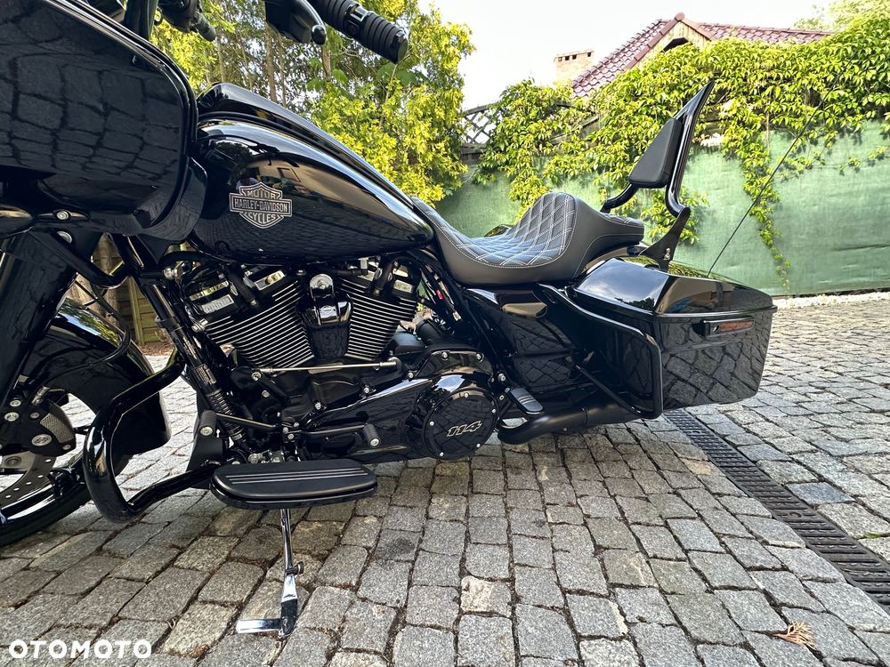Harley-Davidson Touring Road Glide - 2