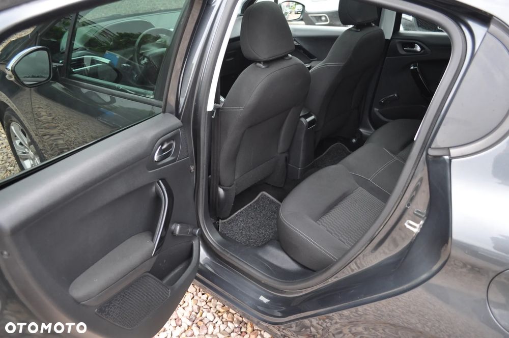 Peugeot 208 1.2 VTi Allure - 17