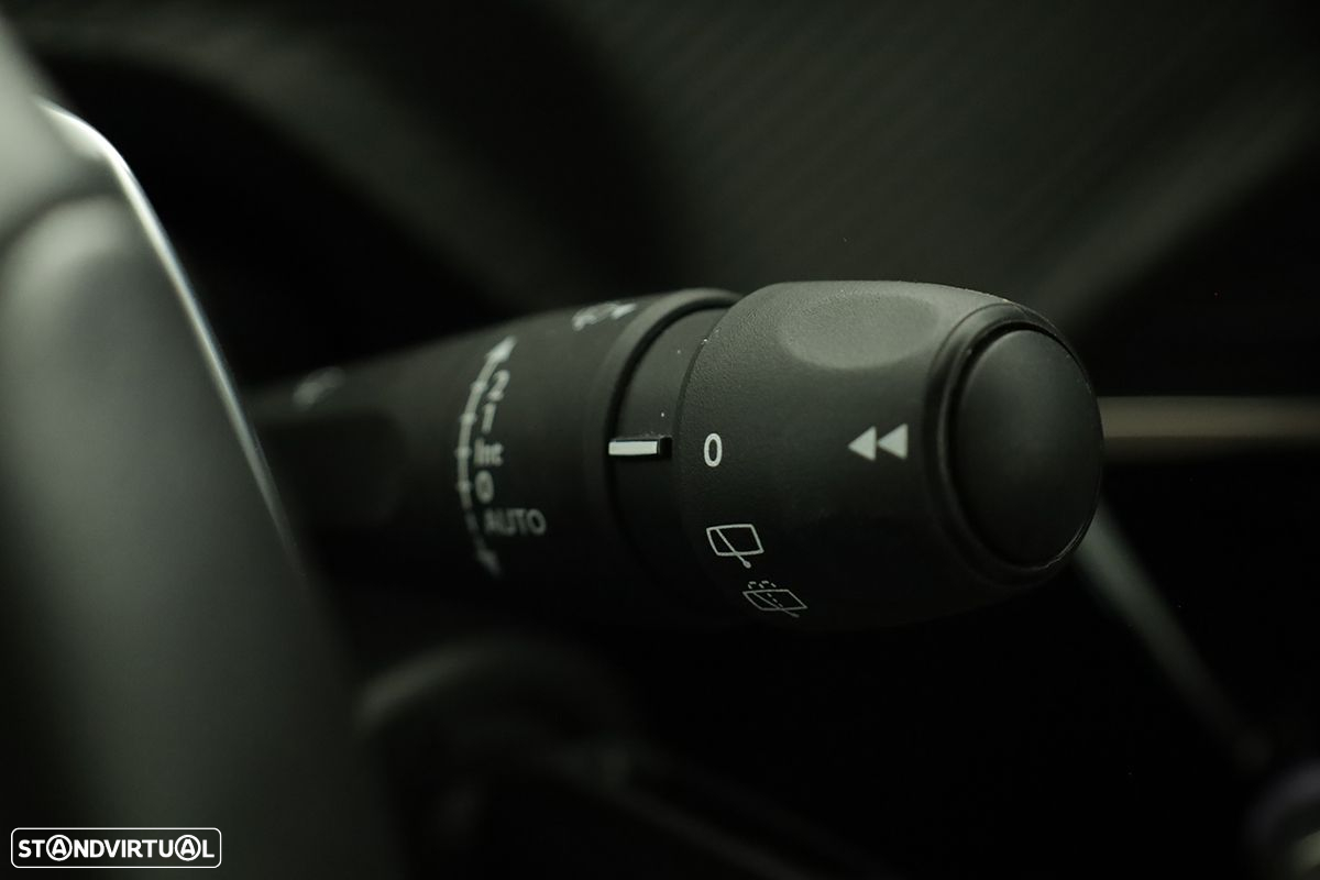Peugeot 2008 1.2 PureTech Allure EAT8 - 21