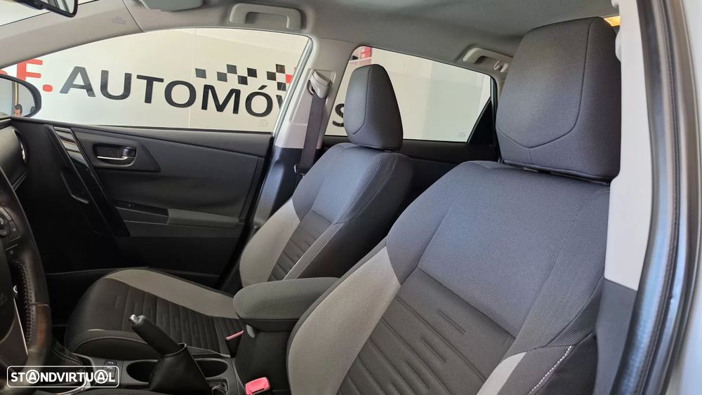 Toyota Auris 1.6 D-4D Exclusive+Navi - 35