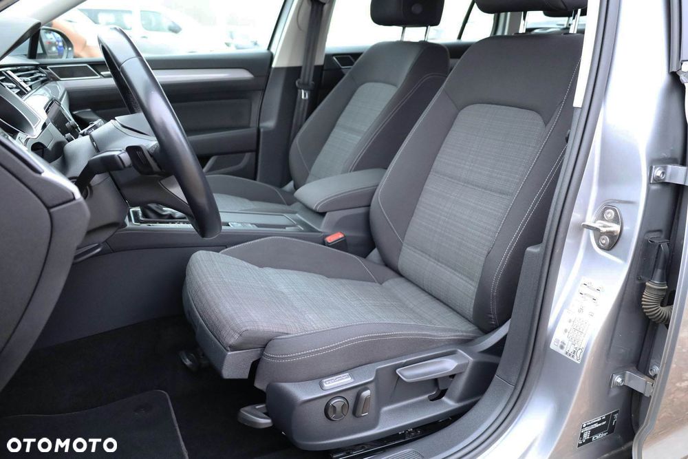 Volkswagen Passat - 31