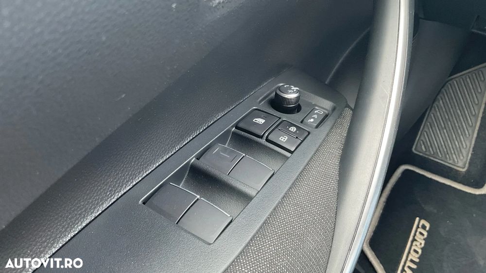 Toyota Corolla 1.8 HSD Dynamic - 30