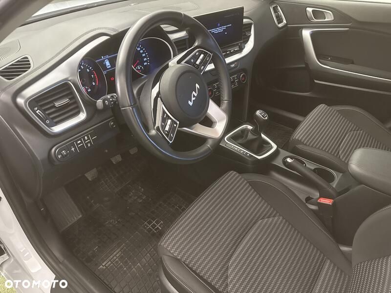 Kia Ceed 1.5 T-GDI M - 10